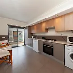B04 - Luxury 2 Bed W Terrace Pool