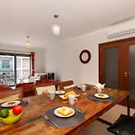 B04 - Luxury 2 Bed W Terrace Pool