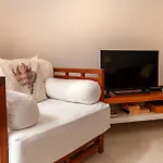 B04 - Luxury 2 Bed W Terrace Pool