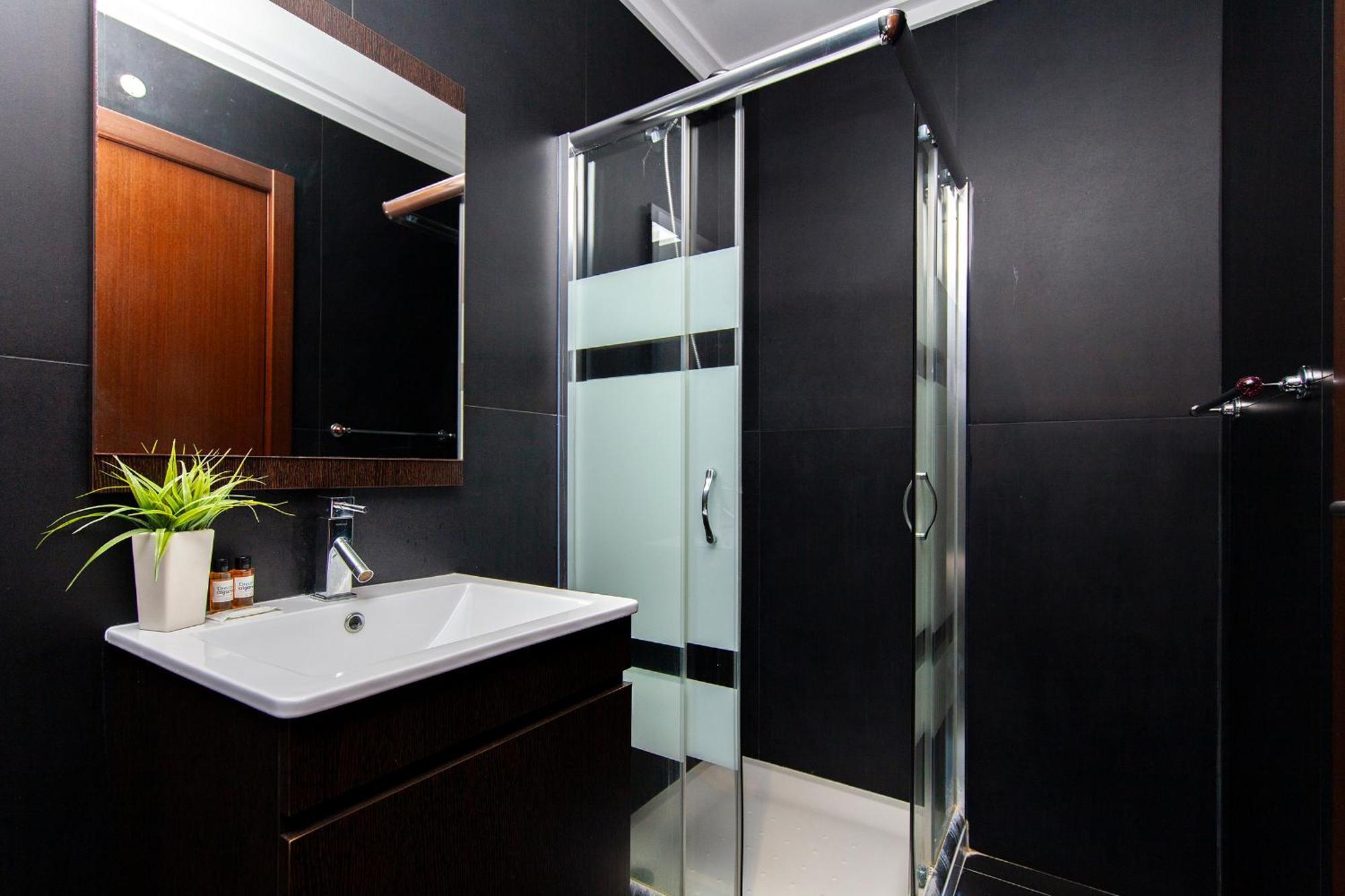 B04 - Luxury 2 Bed W Terrace Pool * Lagos
