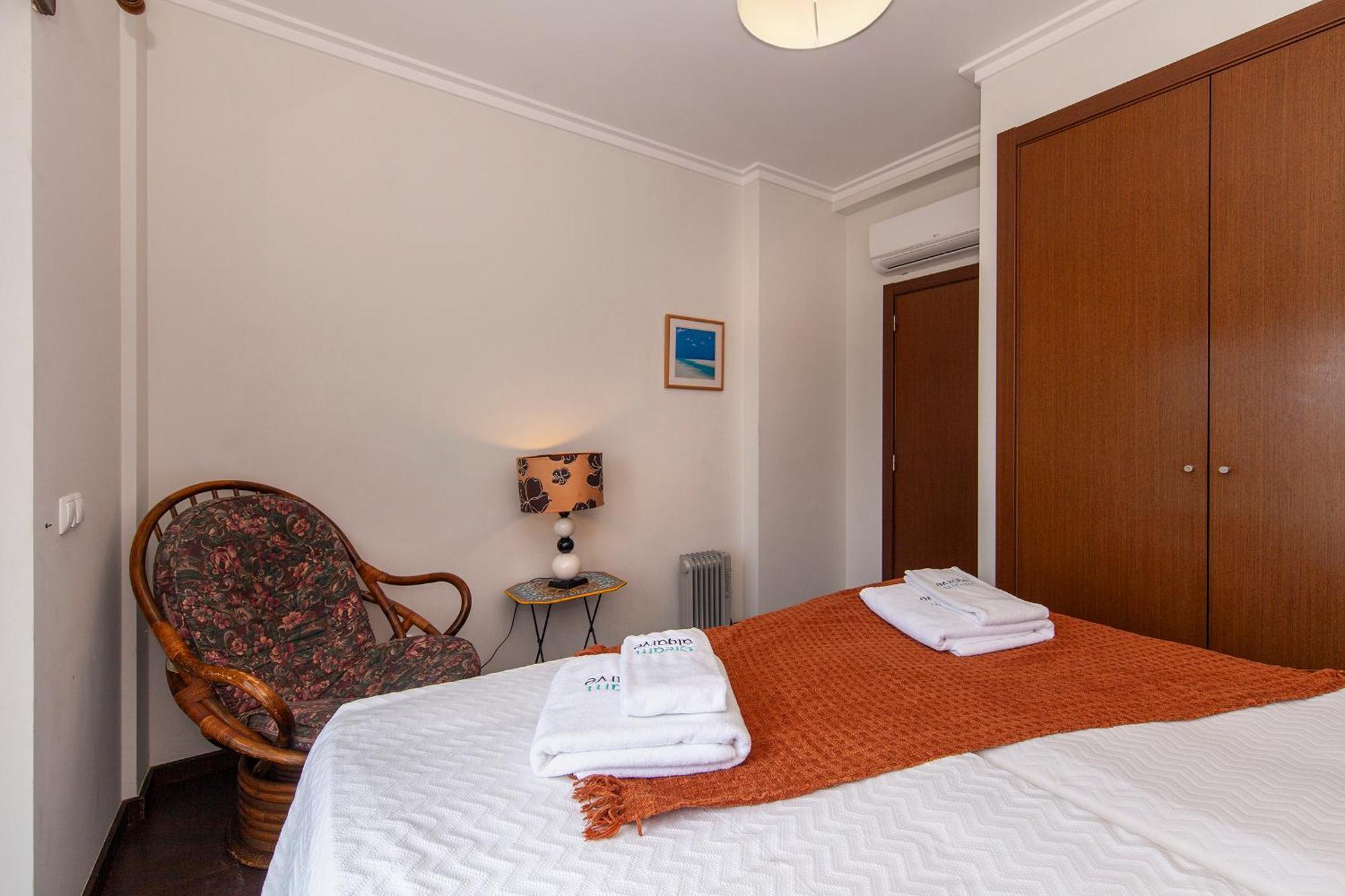 B04 - Luxury 2 Bed W Terrace Pool Lagos