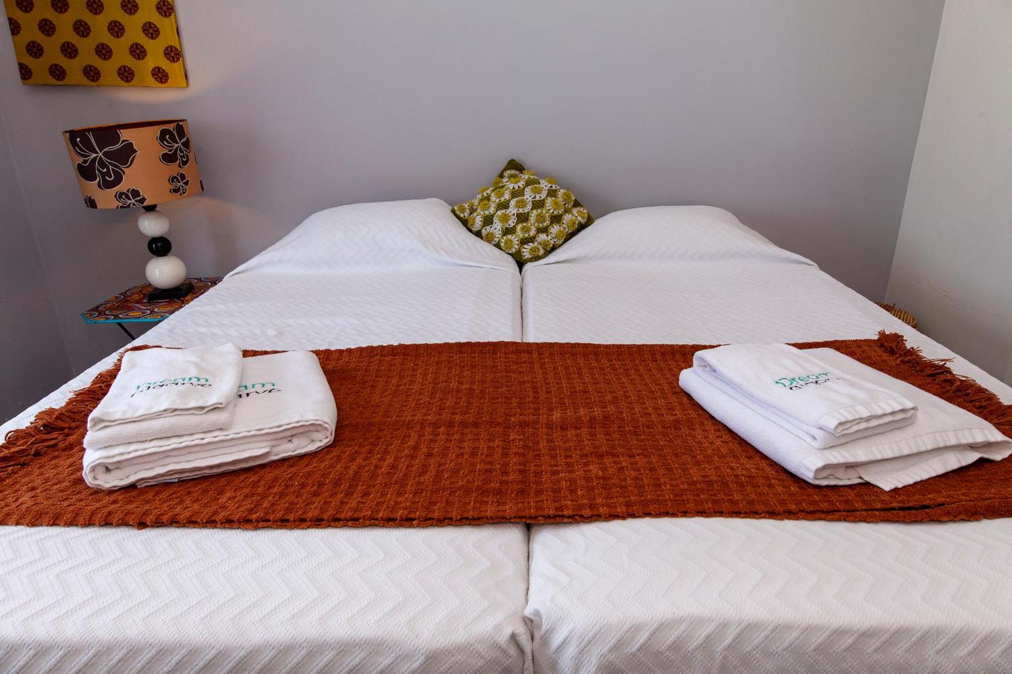 B04 - Luxury 2 Bed W Terrace Pool * Lagos