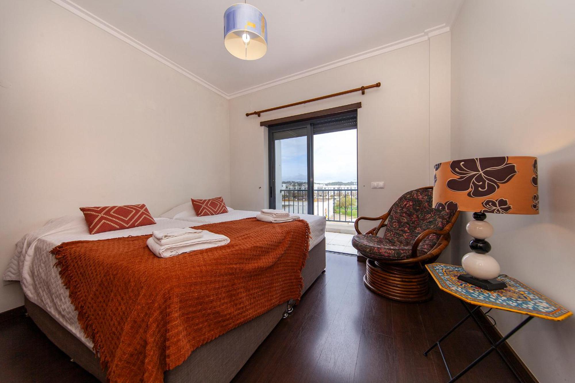 B04 - Luxury 2 Bed W Terrace Pool