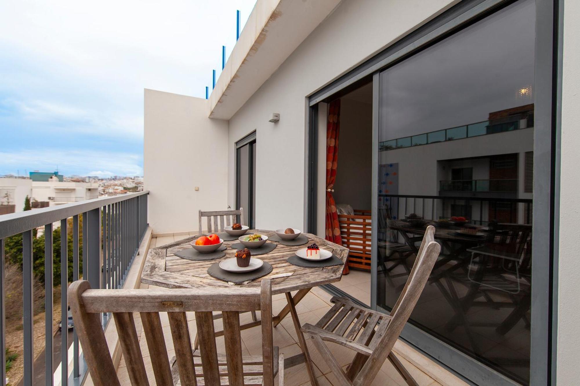 B04 - Luxury 2 Bed W Terrace Pool * Lagos