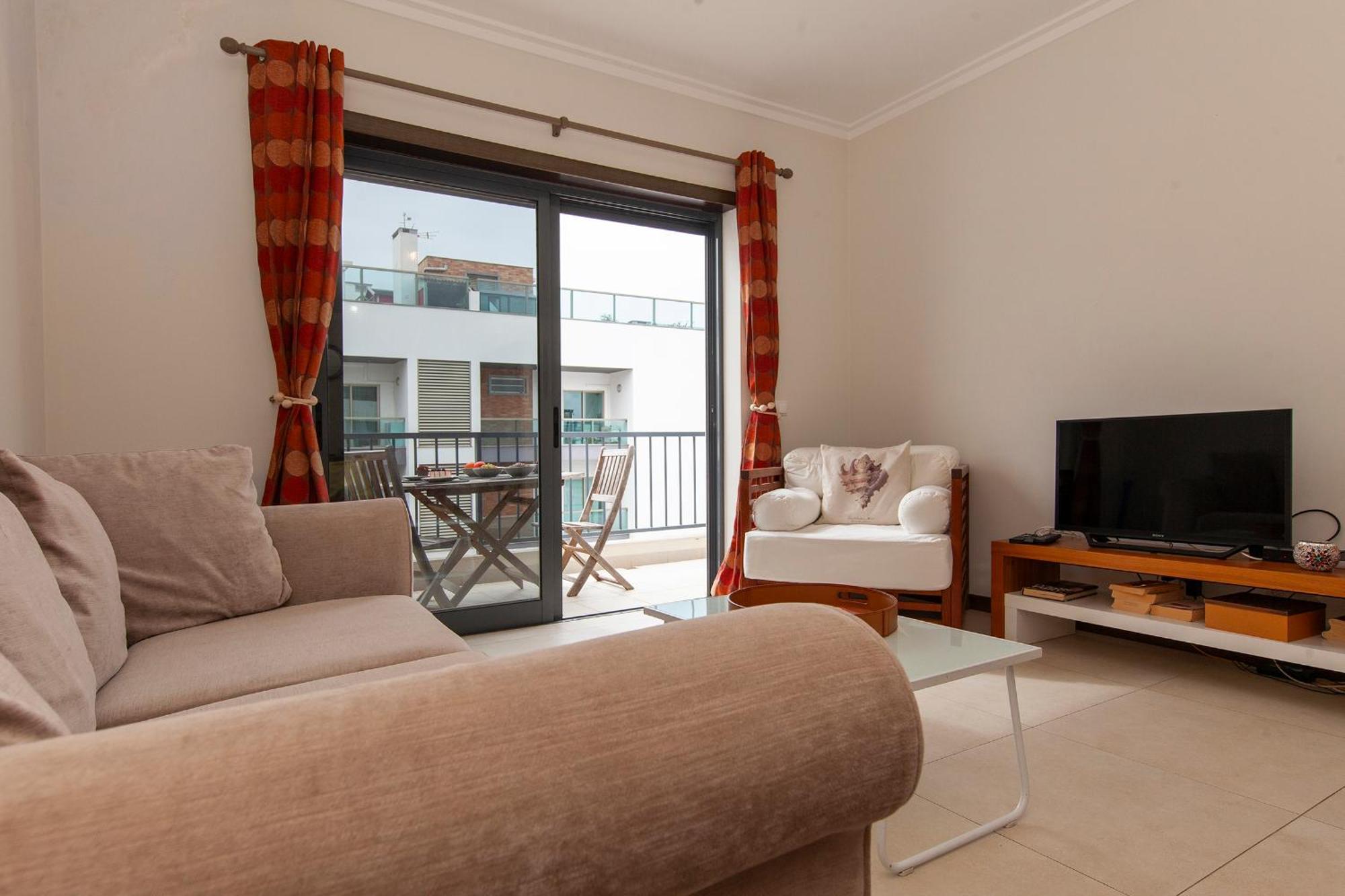 B04 - Luxury 2 Bed W Terrace Pool *