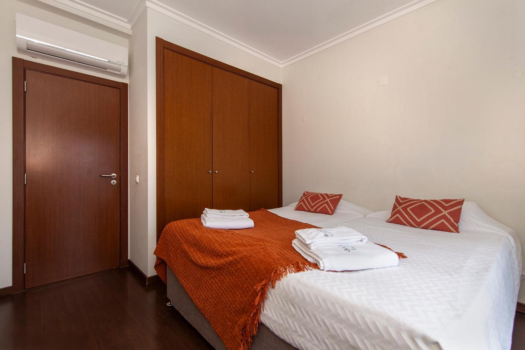 B04 - Luxury 2 Bed W Terrace Pool Lagos